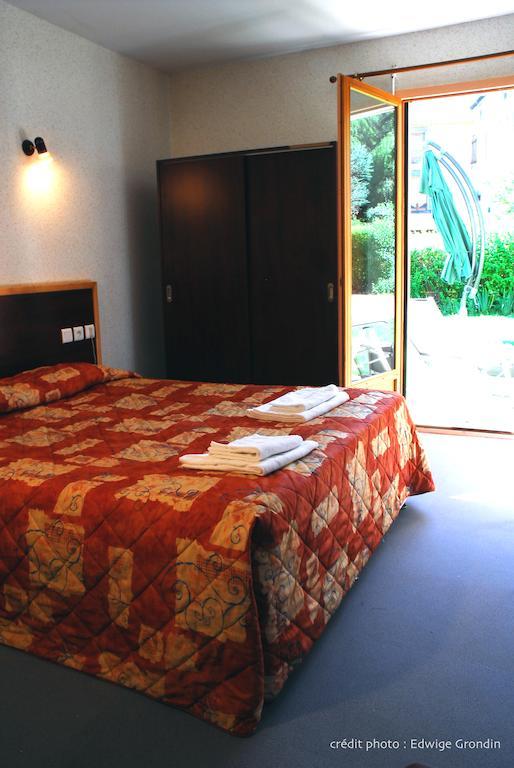 Les Hirondelles Hotel Orcines Szoba fotó