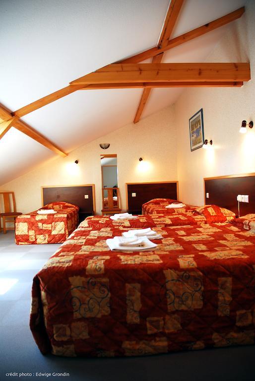 Les Hirondelles Hotel Orcines Szoba fotó